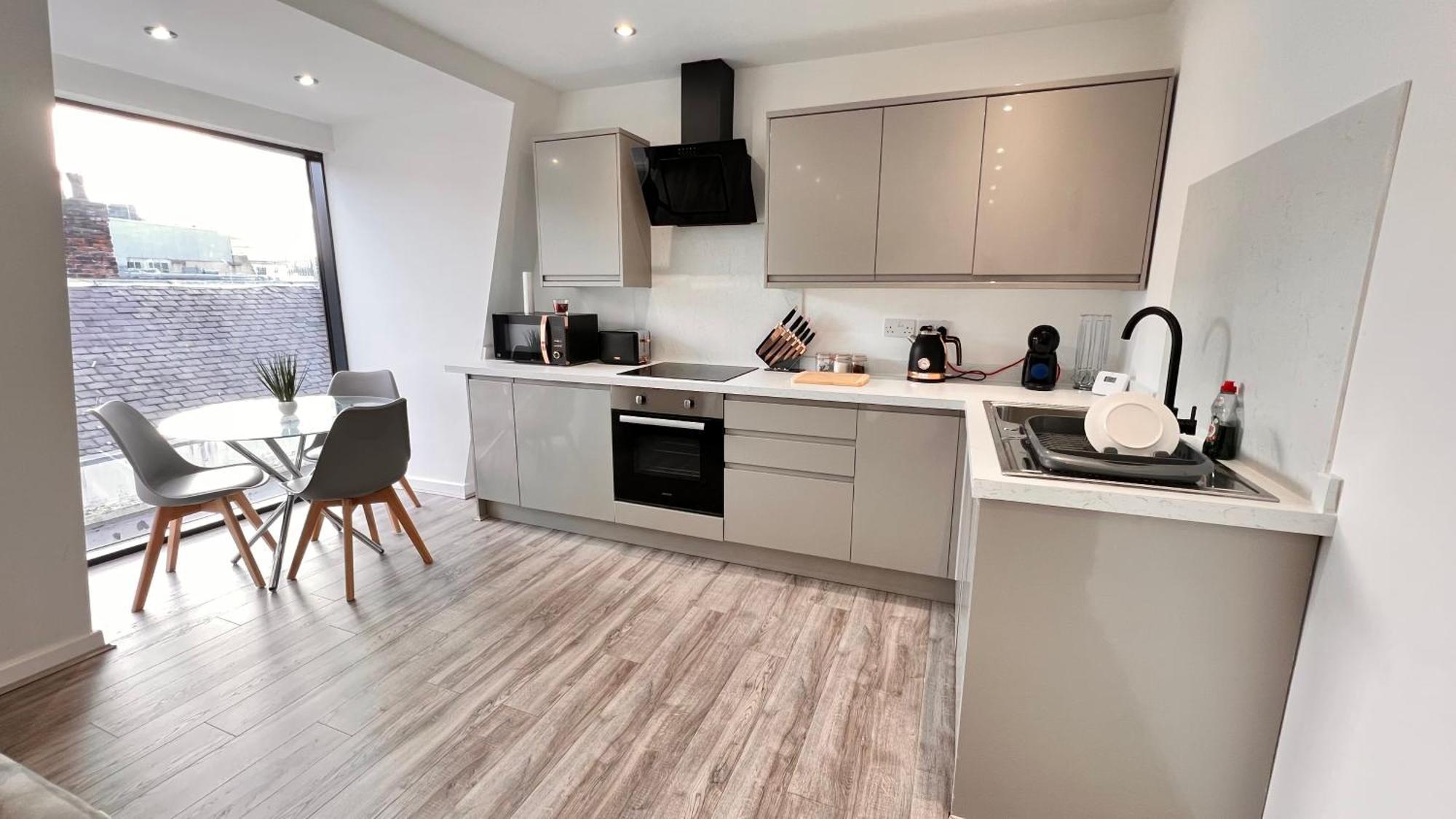 Families And Contractors Welcome! Central Beauty Liverpool