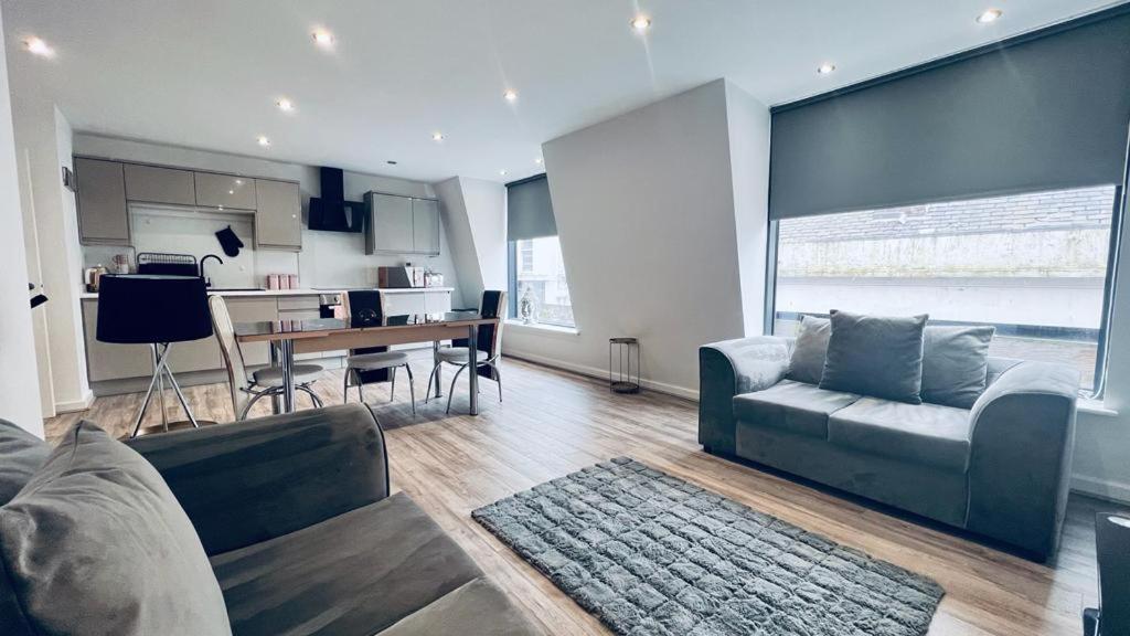 Families And Contractors Welcome! Central Beauty Apartment *